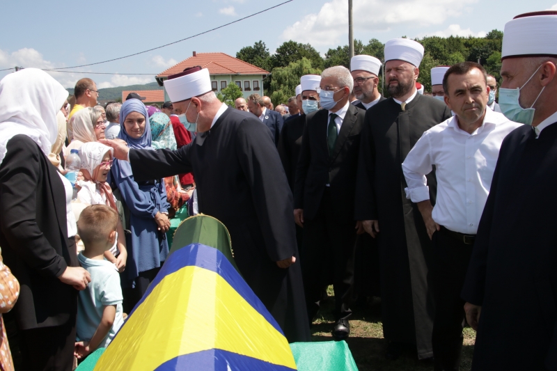 Kozarac kod Prijedora: Ukop 12 žrtava iz masovnih grobnica